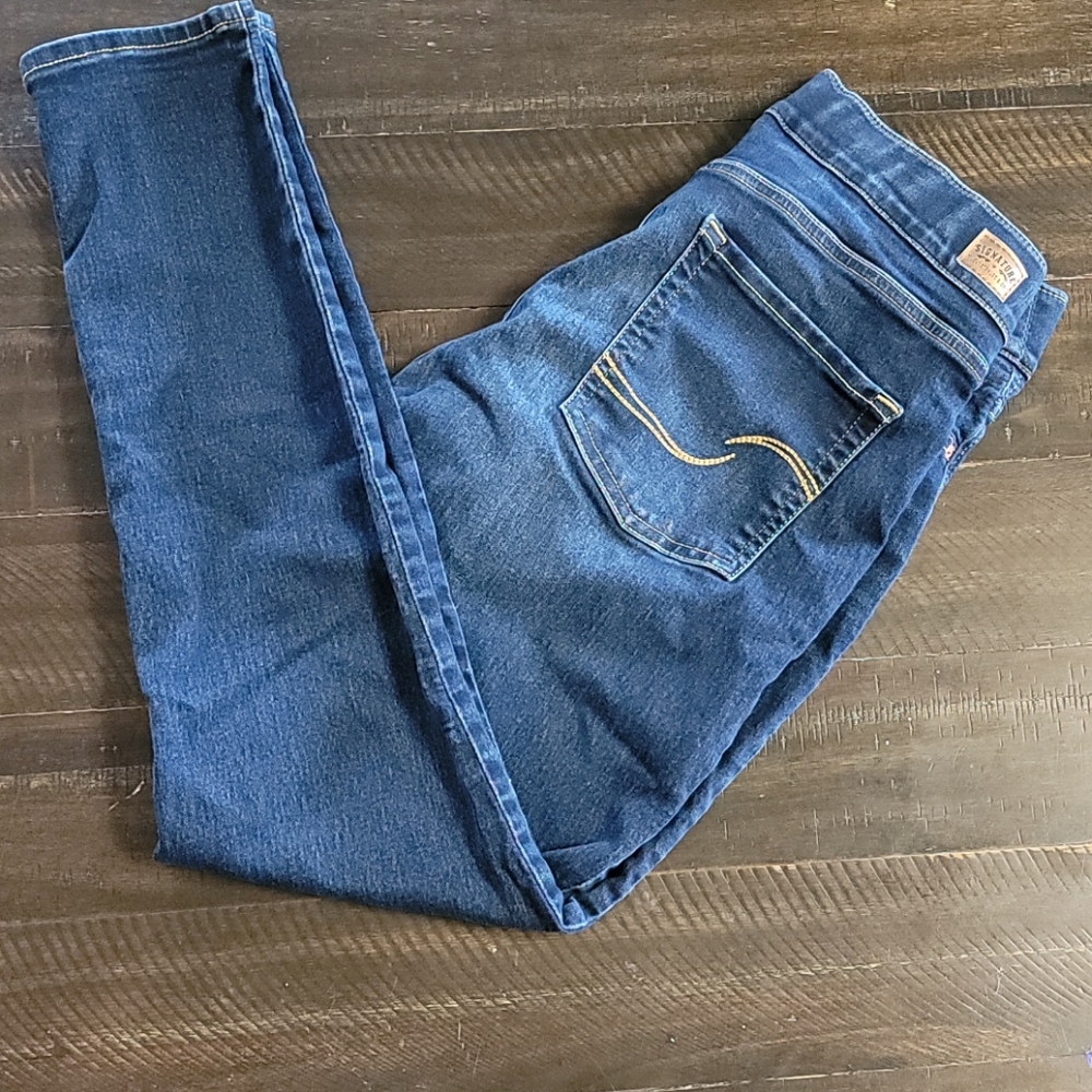 Levi pull on skinny jegging
